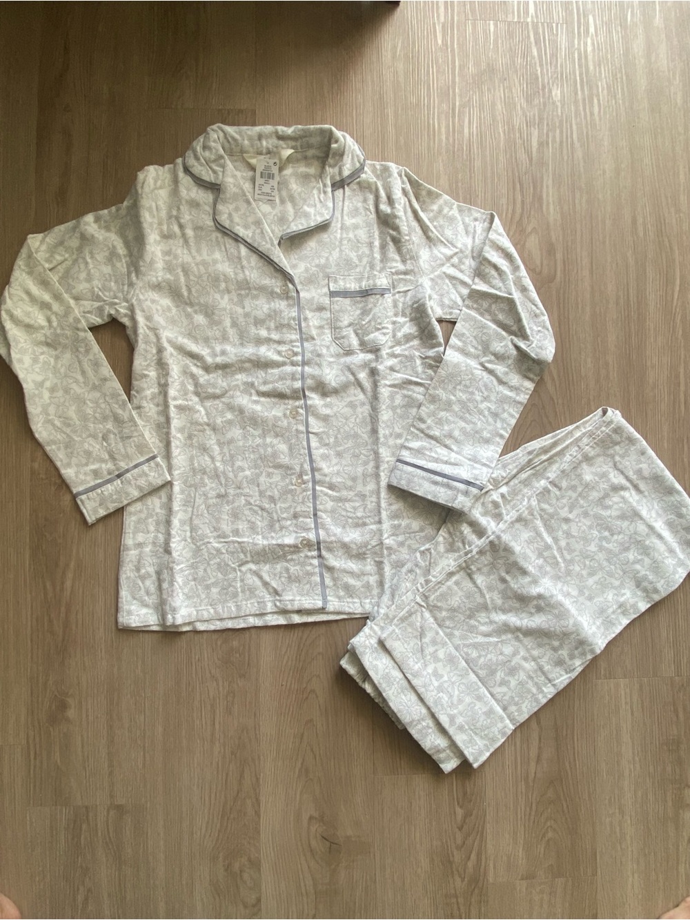 NWT - Women’s Long Sleeve Pajama Set in Light Gray with Contrast Piping